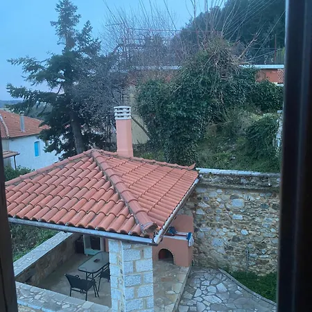 Apostolia's Small House Bed And View *