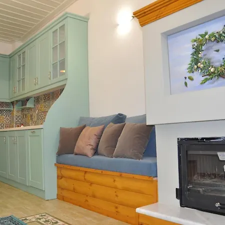 Apostolia's Small House Bed And View בית כפרי