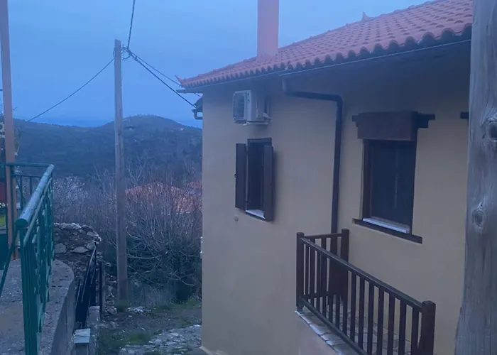 Apostolia's Small House Bed And View *