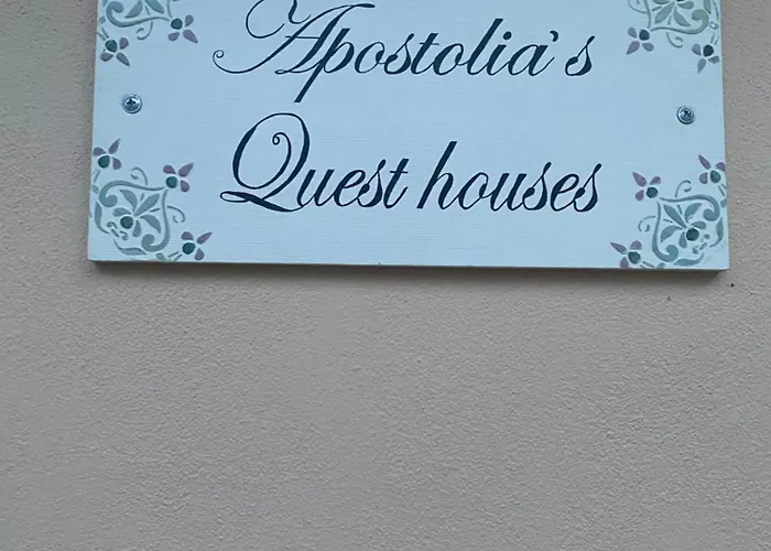 Apostolia's Small House Bed And View Landhuis